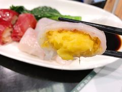 双色脆皮肠（榴莲、虾仁）-龙凤点心饼家·39年老字号(松岗店)