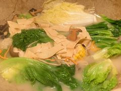蔬菜拼盘-云荷里·蒸汽石锅鱼·云南菜(中发百旺店)