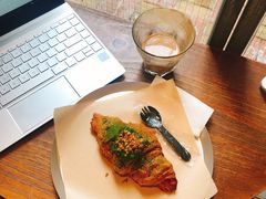 抹茶牛角包-来回·咖啡(天河南店)
