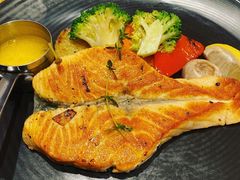 香煎三文鱼配香熏草-安妮意大利餐厅(世贸天阶店)