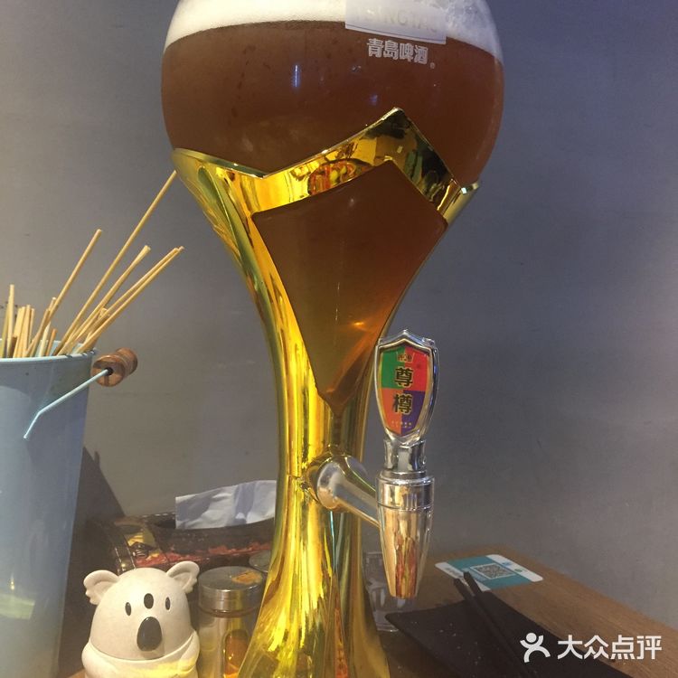 烧烤我们强烈推荐烤猪蹄和烤茄子