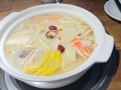 -三人行·骨头王鲜鸡自助火锅(徐汇店)
