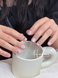-花岐款式专研健康美甲沙龙