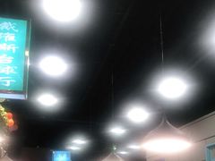 大堂-超越炭火牛蛙火锅鸡(河东店)