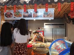 -爆炸头阿姨小四川正宗川味小吃(无任何分店)