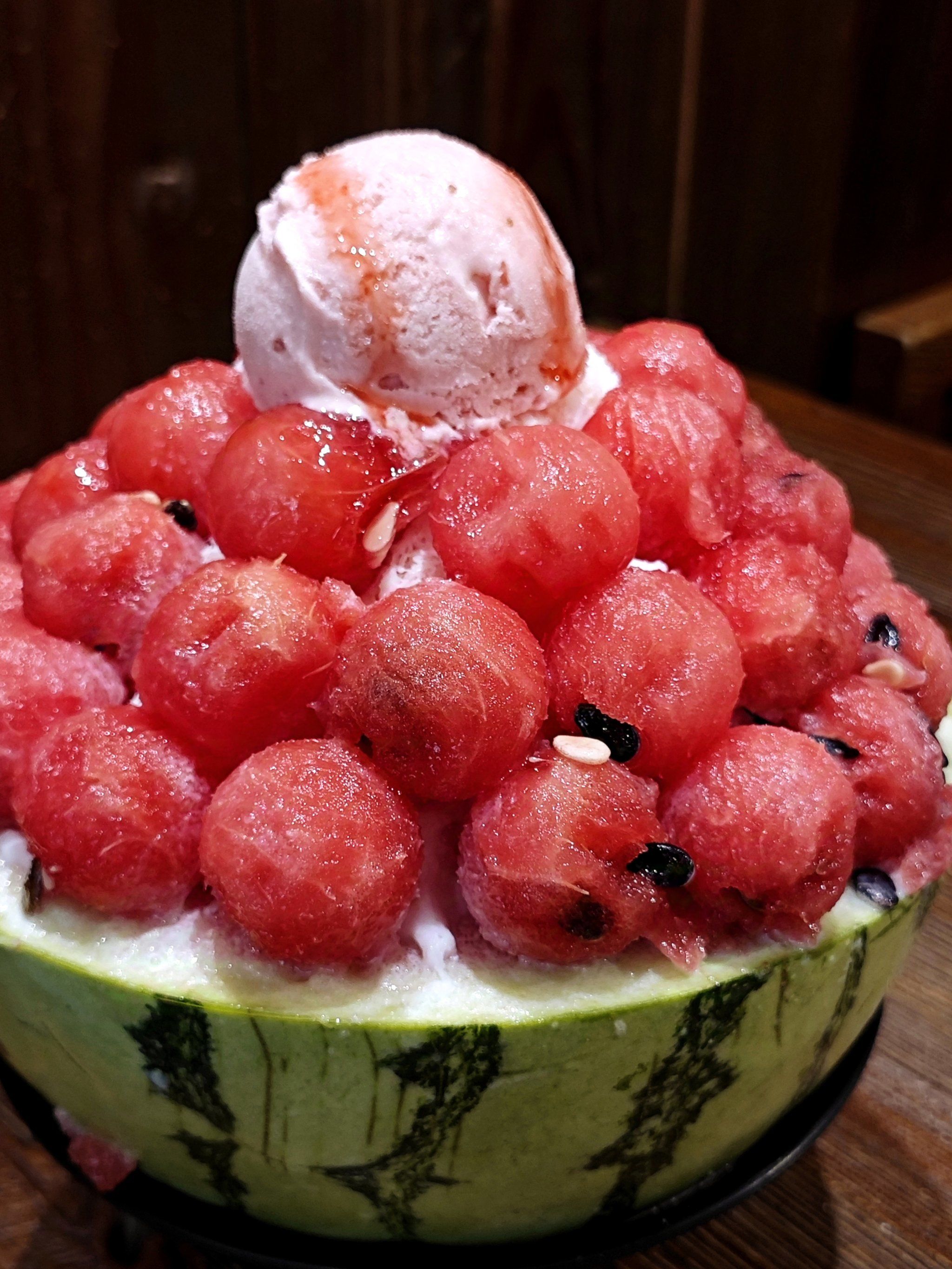 谁能拒绝足足半个西瓜雪冰9191[爱吃]