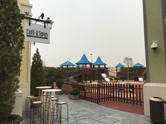-马德里拉斯咯扎斯购物村