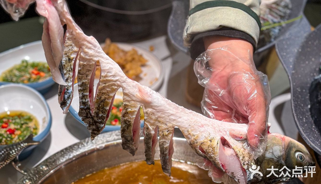 老坛泡椒鱼火锅🐟来成都我请你吃～