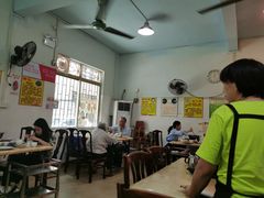 大堂-华哥新鲜猪精品美食