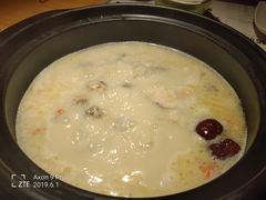-洪氏嗨捞·广东猪肚鸡·椰子鸡火锅(西咸万象城店)