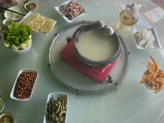 -墨脱石锅椰子鸡•香草鸭•东山羊(大东海店)