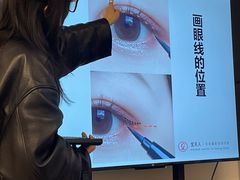 -金夫人化妆摄影职业培训学校