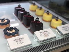 -UNI UNI(环亚凯瑟琳店)