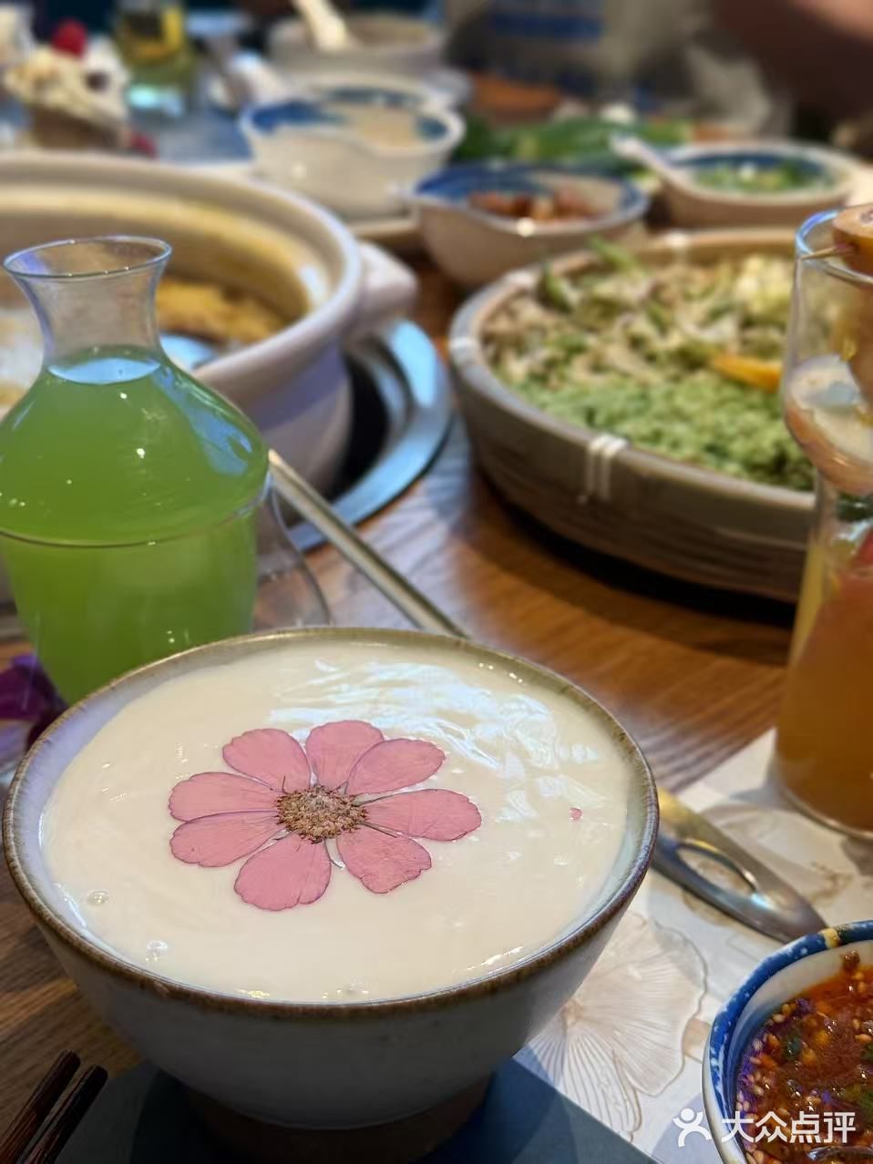 这家菌火锅的甜品怎么那么好看