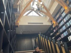 -钟书阁(松江泰晤士小镇店)