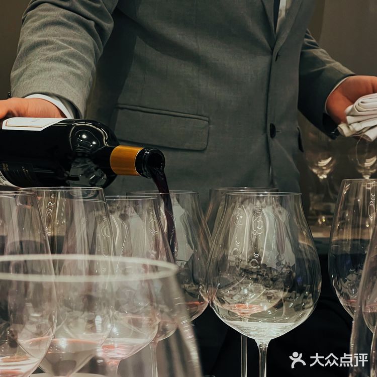 我还是愿意称偲厨为成都法餐综合第一！因为这两个人[得意]