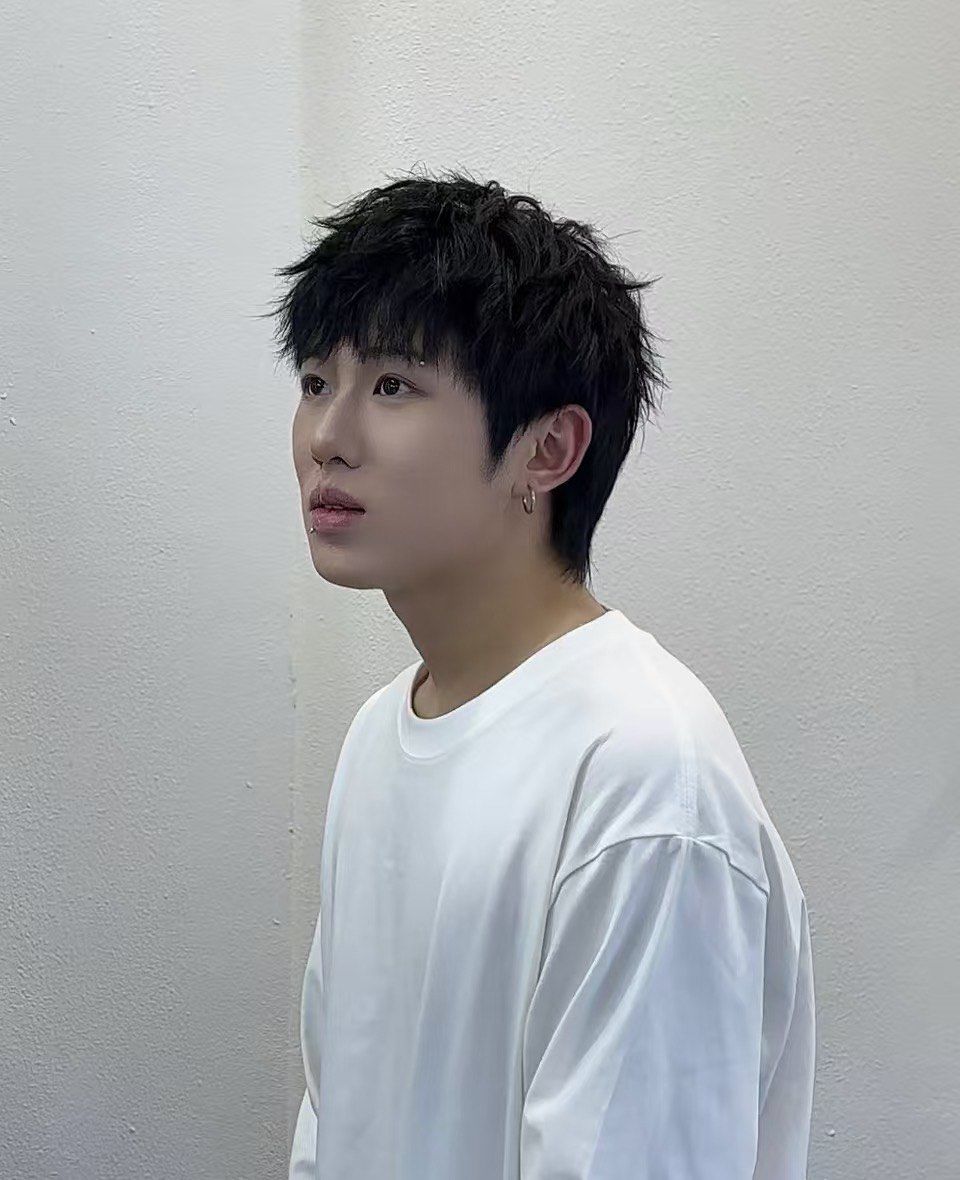 男生简洁发型