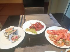 -大中华希尔顿酒店-念自助餐·嗨啤·小龙虾
