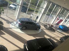 -深圳锦龙奥迪4S店(前海店)
