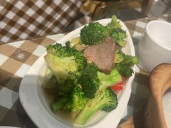 w西兰花炒牛肉-新大咀港式茶餐厅(宝山万达店)
