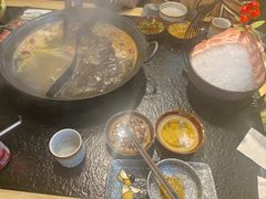 -鹿鸣山草本茶香火锅(园西路店)