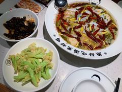 招牌老坛酸菜鱼-江渔儿酸菜鱼·拔草餐厅(虎门君乐汇店)
