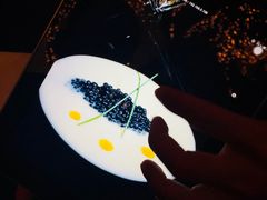 -Noir. Dining in the Dark