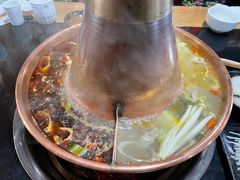-果松木炭酸菜铜火锅·外婆参鸡汤