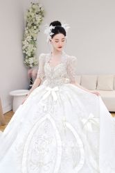 -曼青婚纱礼服馆