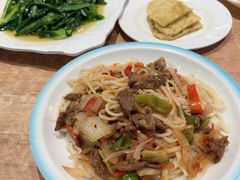 -白阿婆过油肉拌面·大盘鸡