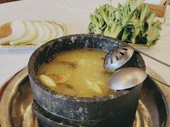 -鲁朗纳麦石锅鸡庄园