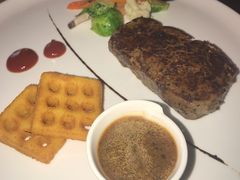 煎牛柳配黑胡椒汁-卡本妮法餐厅·北京和平宾馆
