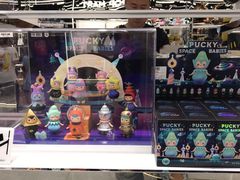 -泡泡玛特POPMART(侨福芳草地店)