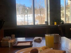 靠窗位-长白山凯悦酒店·市集咖啡厅