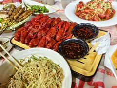 -肥肥虾庄·金牌油焖大虾(汉街SKP店)