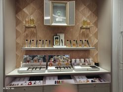 -法国娇兰精品店