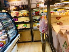 面包甜点陈列柜-玛尔哈巴·塔塔尔糕点(华侨小区店)