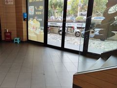 -麦当劳(乳山路店)