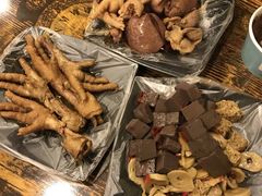 -梁老三麻辣鸡头总店