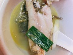 -龙巢盱眙龙虾·鸡煲·烧烤宵夜(坪洲店)