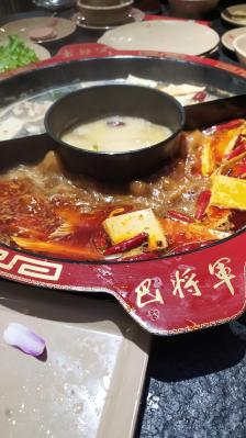 巴将军原味火锅(吾悦广场旗舰店"在吾悦广场五楼,商城人不多,刚到