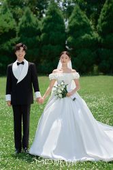 -现代经典婚纱摄影