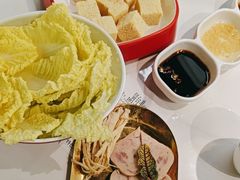 -洪氏嗨捞·广东猪肚鸡·椰子鸡火锅(西咸万象城店)