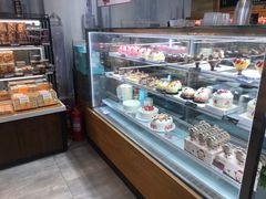 面包甜点陈列柜-金凤成祥(东直门现烤面包店)
