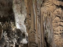 -波斯托伊纳溶洞