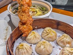-莱莱小笼·乔艾