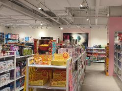 -嗨本可潮玩仓(大兴大悦春风里店)