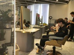 -PE SALON 