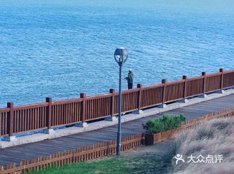  时间是码头， 它收留我停泊， 满载的渔获