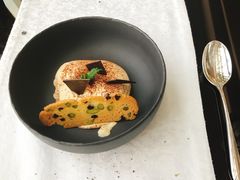 特制提拉米苏托斯卡纳杏仁饼巧克力碎-瑞吉酒店 · Elba 欧尔巴意大利餐厅· 精致意餐·云端聚会